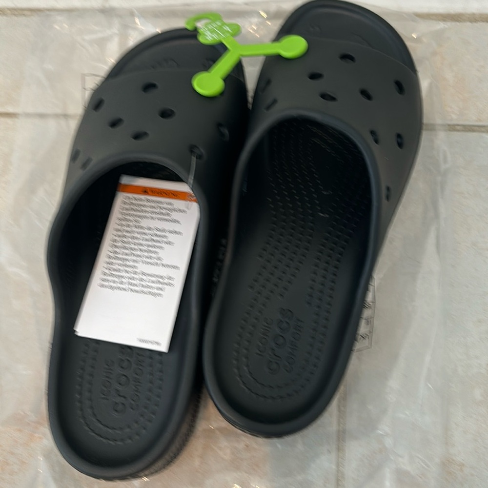 Crocs Classic Clog Black Sandals Size W6 NWT